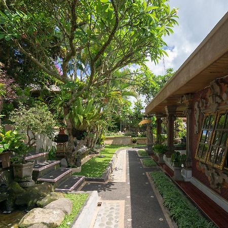 Nuaja Balinese Guest House Ubud Buitenkant foto