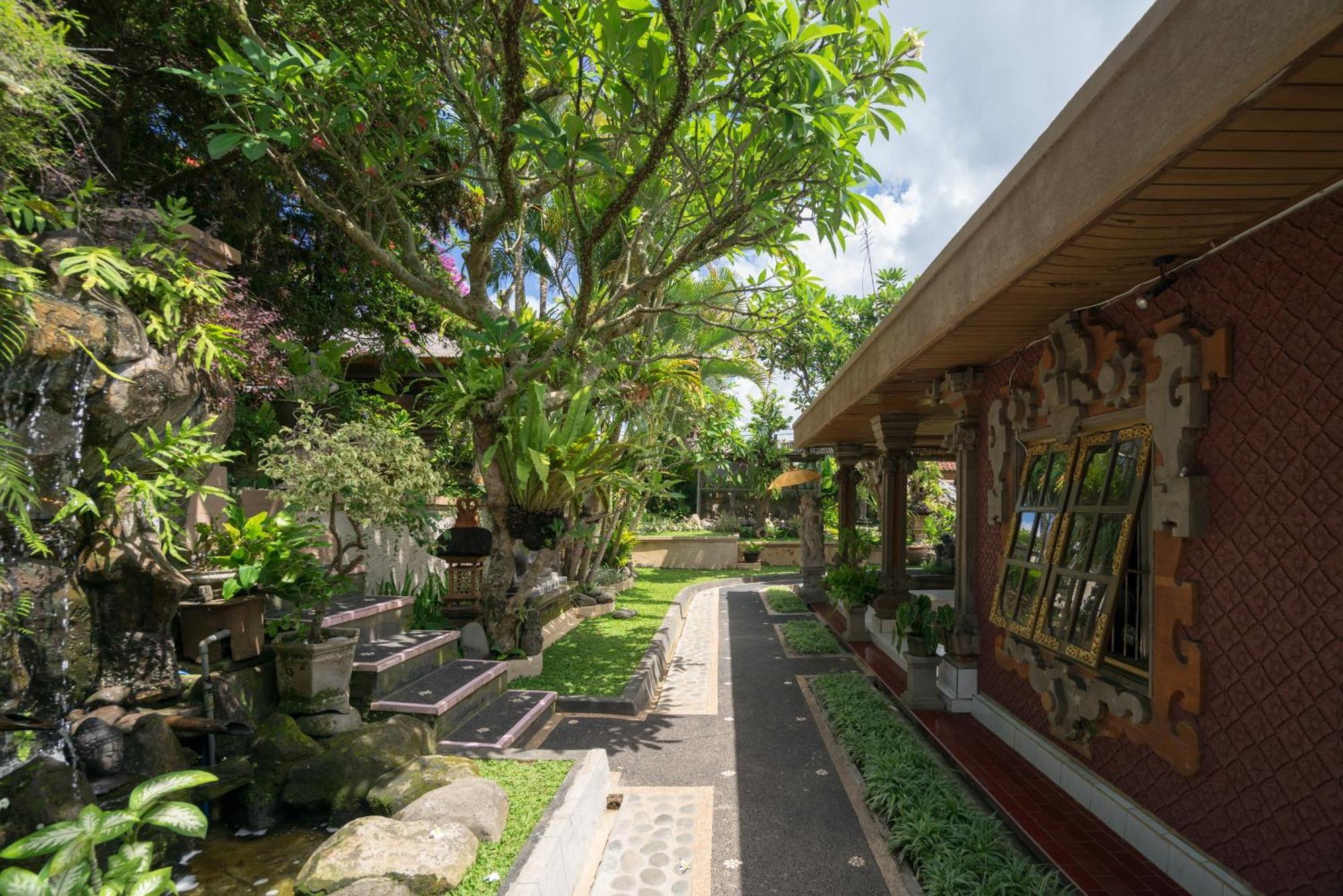 Nuaja Balinese Guest House Ubud Buitenkant foto