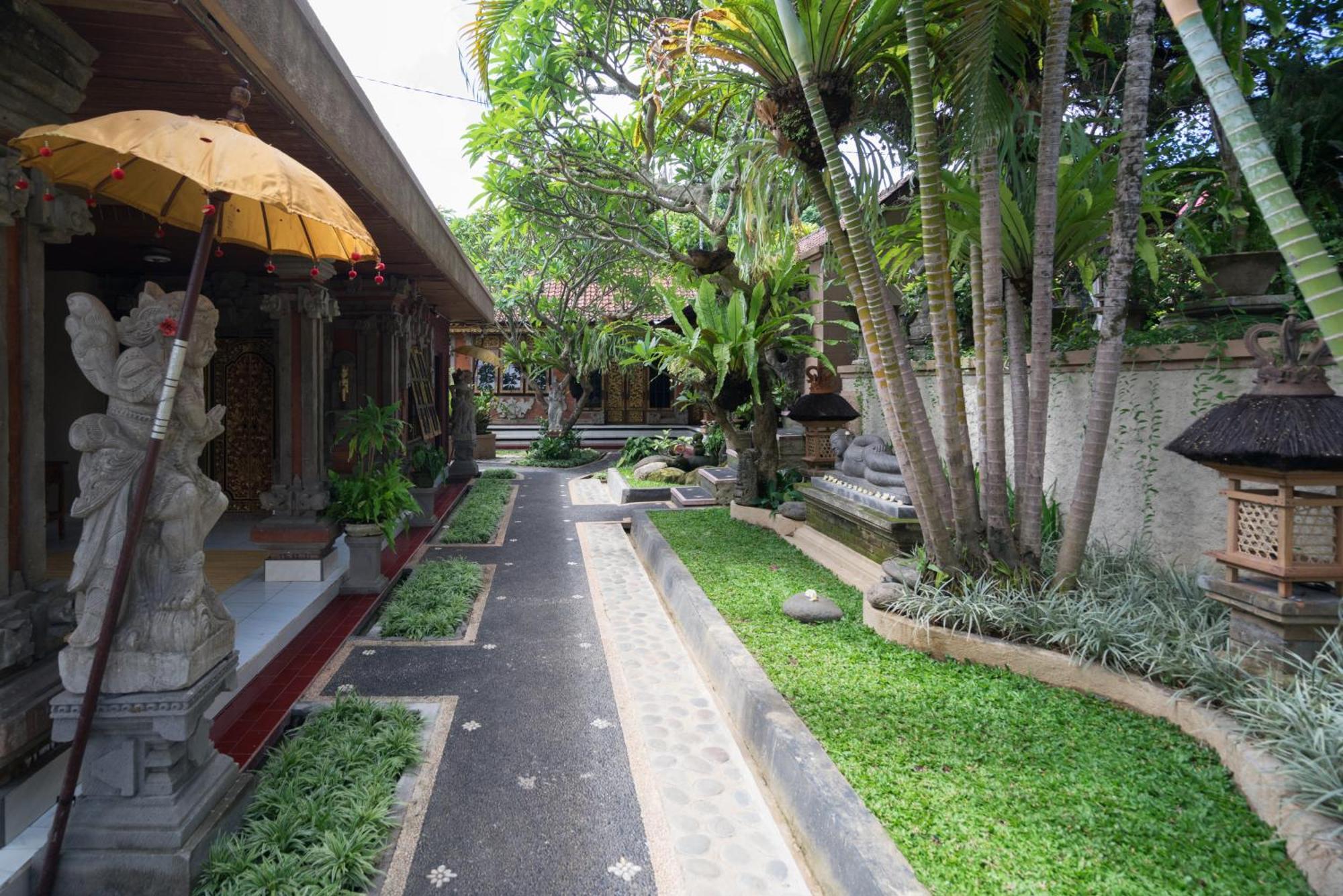 Nuaja Balinese Guest House Ubud Buitenkant foto