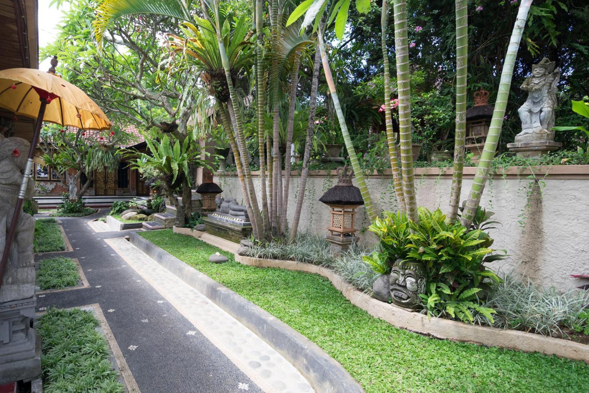 Nuaja Balinese Guest House Ubud Buitenkant foto